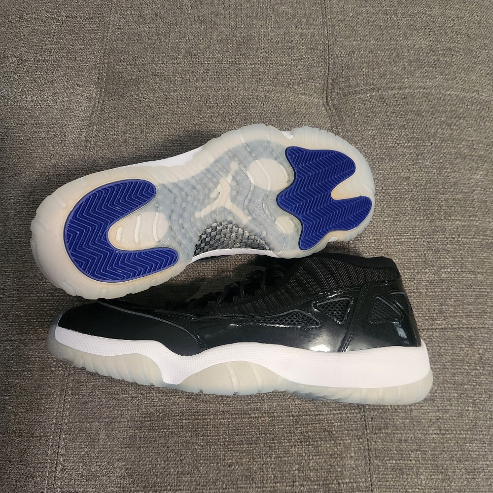 Jordan 11 Retro Low Ie - image 3